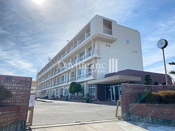 清須市立春日中学校 560m