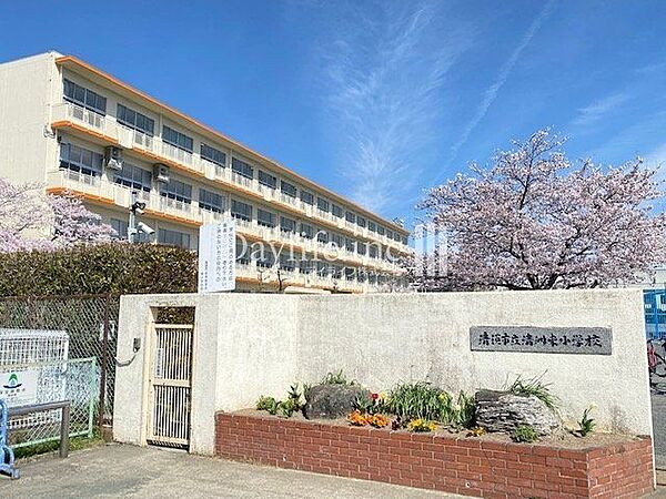 清須市立清洲東小学校 清洲東小学校清洲東小学校　生徒数：約350人　学級：15　校訓　　『　賢く　　　明るく　　　たくましく　』　教員数：21　教員1人当たりの生徒数：17.5人 860m