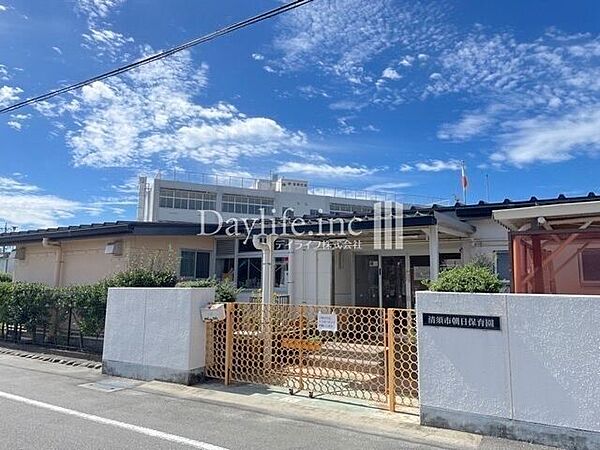 朝日保育園朝日保育園　　所在地：清須市朝日弥生43番地　　TEL：052-400-3255　　設立：昭和51年4月　　施設の構造：鉄骨造平屋建て　　定員：120名　　受入年齢：9か月から 460m