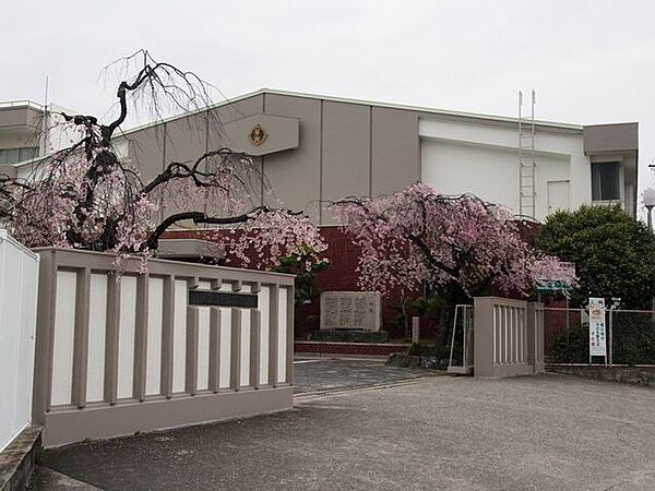 星の宮小学校 130m