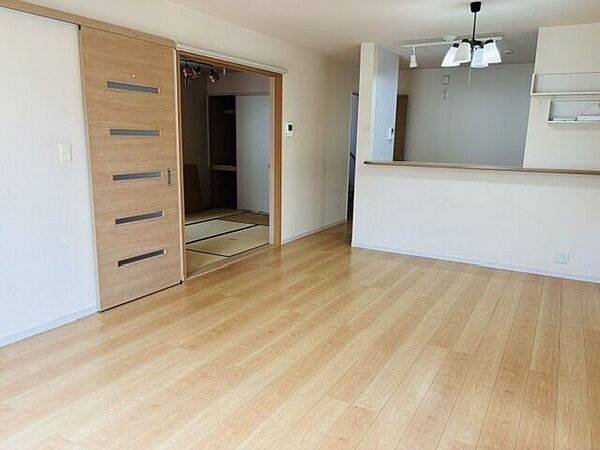 LDK広々18帖！家族の団らんにピッタリです♪