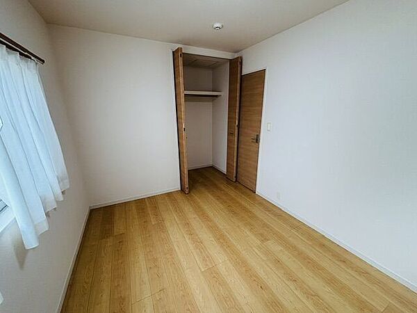 2階　北側6帖の洋室です。全居室収納付き！
