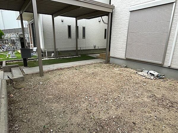 南庭付きでプールやBBQ、ガーデニングなど楽しめそうです♪