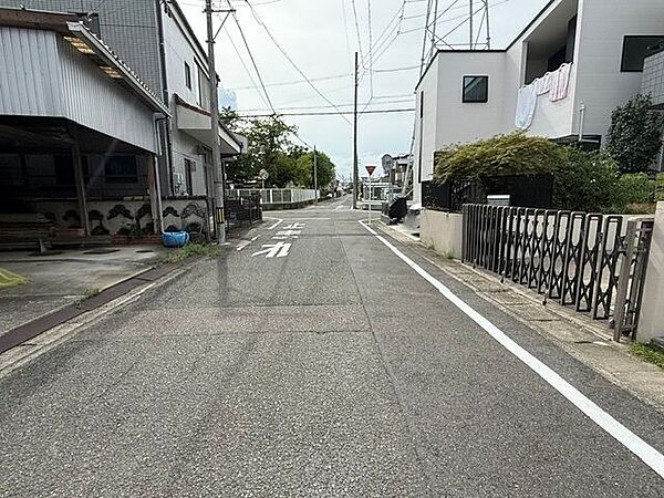 南側前面道路　約5.0ｍございます。気になる方は、ご案内させていただきます。お気軽にお問い合わせください。お問い合わせは「ハウスドゥ  清須」まで！
