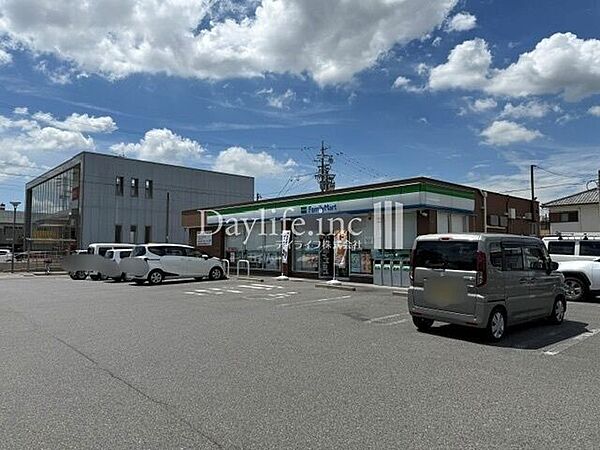 ファミリーマート 大治役場南店 340m