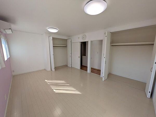 すべてのお部屋に収納が設けられており、寝室や子供部屋にぴったり
