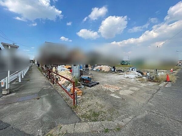 スーパー・ドラッグストアも徒歩圏内に揃う便利な住環境