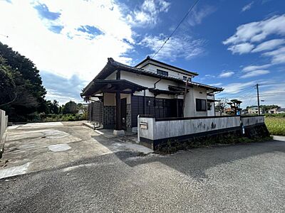 外観：【住宅ローン減税対象】価格には消費税、リフォーム費用を含みます。自社物件につき随時ご案内可能。内覧希望の方はお電話ください。