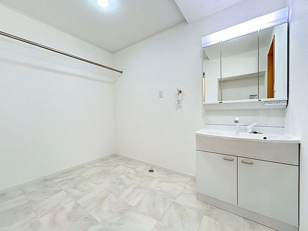 【リフォーム済】【8/2撮影】洗面化粧台はパナソニック製の新品に交換しています。