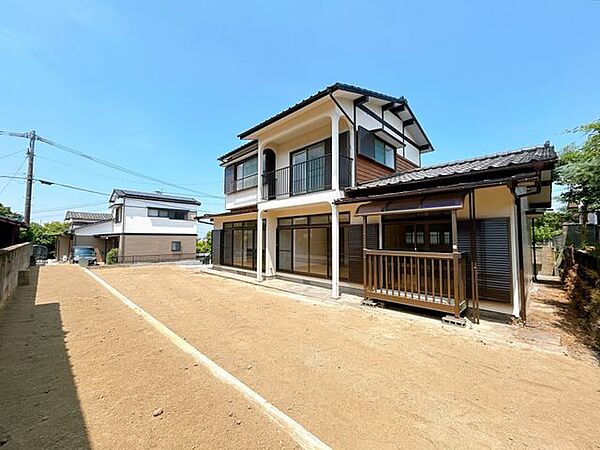 【リフォーム済】【8/2撮影】お庭の写真です。除草や整地を行っています。