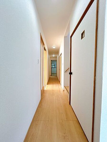 【リフォーム済】一階廊下の写真になります。