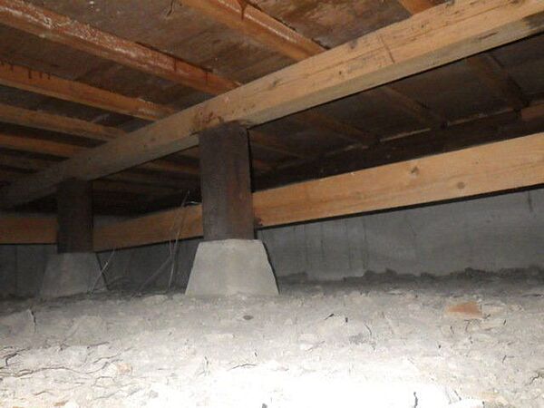 中古住宅の3大リスクである、雨漏り、主要構造部分の欠陥や腐食、給排水管の漏水や故障を2年間保証します。その前提で床下まで確認の上でリフォームし、シロアリの被害調査と防除工事もおこないます。