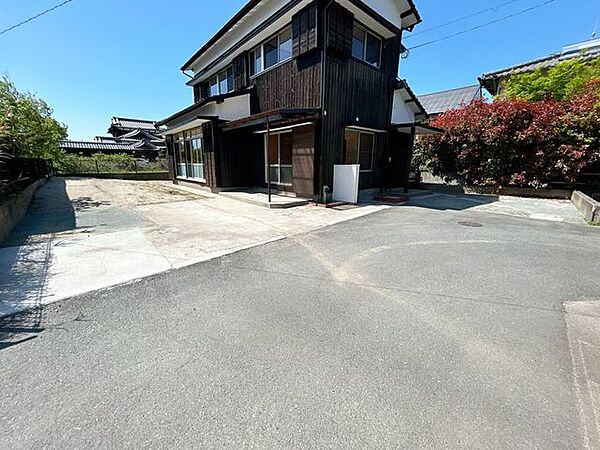 【リフォーム済】駐車スペース3台分確保できるように拡張工事行っています。