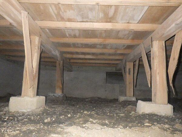 中古住宅の3大リスクである、雨漏り、主要構造部分の欠陥や腐食、給排水管の漏水や故障を2年間保証します。その前提で床下まで確認の上でリフォームし、シロアリの被害調査と防除工事もおこないます。
