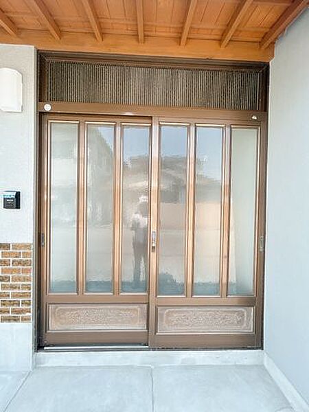 【リフォーム済】玄関の写真になります。鍵交換とクリーニングを行いました。