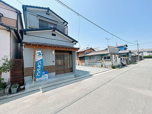 【リフォーム済】外壁はグレー調に仕上がりました。落ち着きのある色味です。