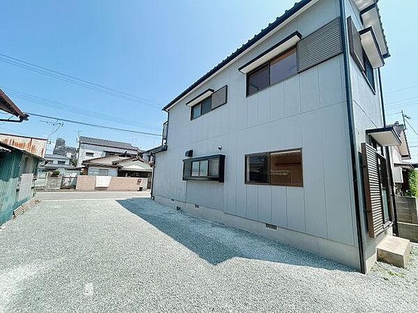 【リフォーム済】駐車スペースが十分に確保されておりますので、来客の際にも便利です。