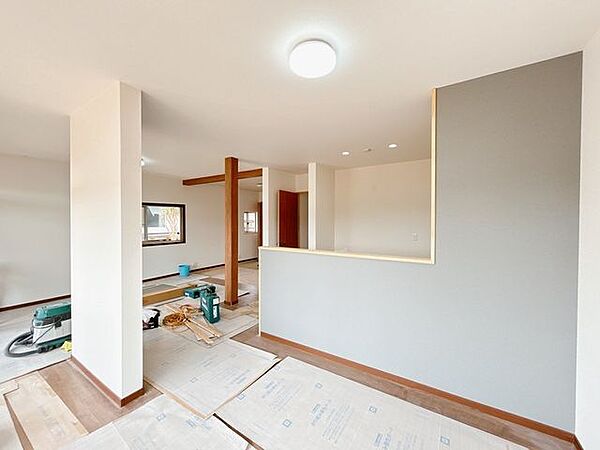 【リフォーム中】リビングの別角度の写真になります。