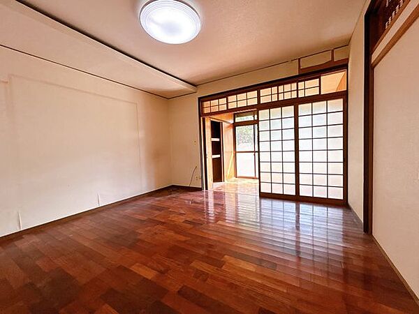 【リフォーム中】DK向かい側の洋室はリビングへと変更いたします。
