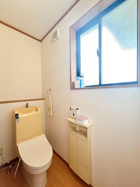 【現況販売】2階のトイレです。