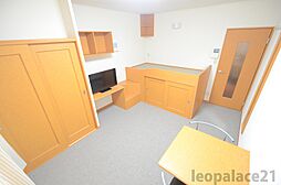 レオパレスチェリーロード 4階1Kのリビング/ダイニング