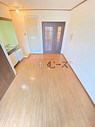 ペントハウス花園 2階ワンルームのリビング/ダイニング