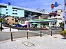 周辺：ファミリーマート 港晴四丁目店（592m）