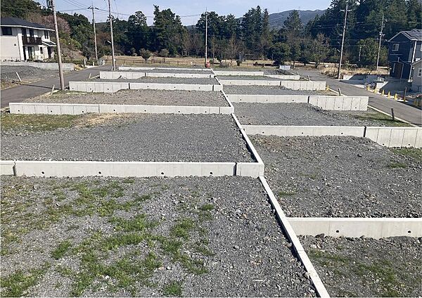 27街区建築条件付き・自由設計区画の宅地の南向き区画、北向き区画の街並みです。