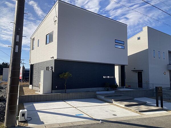 北向きガレージ3台の当社施工例のコンセプトハウスです。