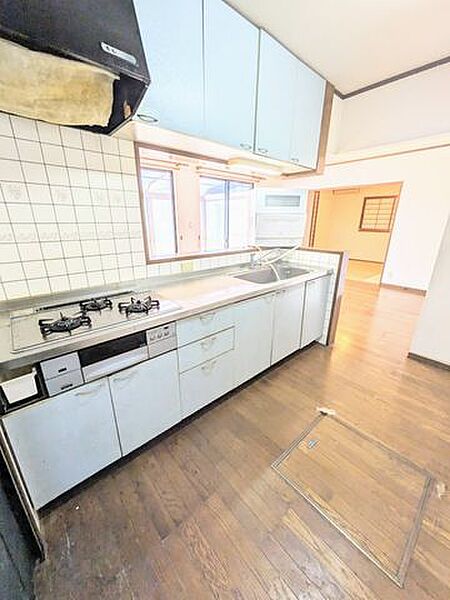 カウンターキッチンなので家事をしながら、家族とのコミュニケーションが取れます♪