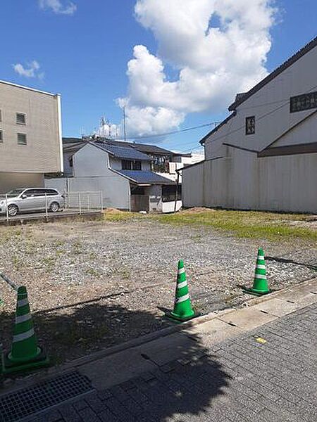 前面道路からの写真です。