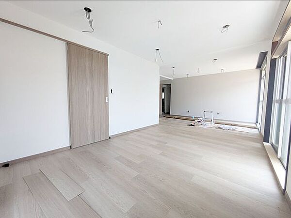 南向きの陽当たりが良いリビングです。※リフォーム中の為内容が変更する可能性があります。※リフォーム中の為内容が変更する可能性があります。