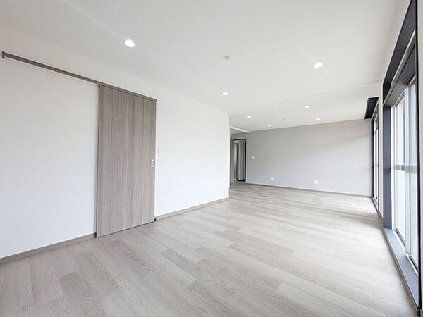 建具、床等は新品交換済みです。