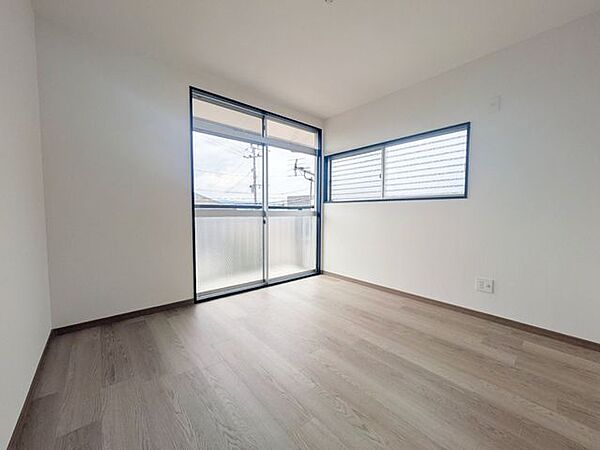 二階の4.5畳の洋室です。