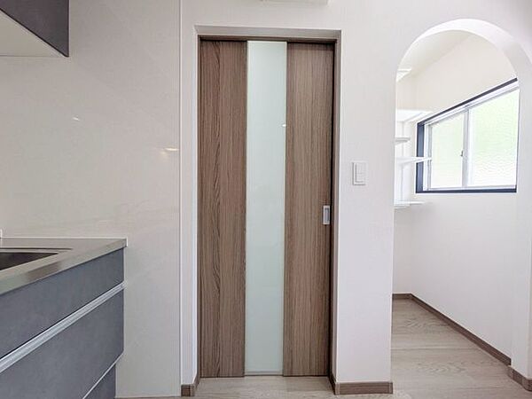 新品の建具に交換済みです。