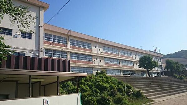 北九州市立緑丘中学校 徒歩13分。 1040m