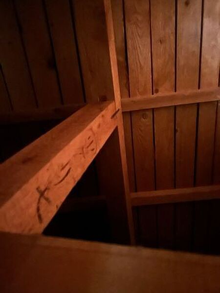 中古住宅の3大リスクである、雨漏り、主要構造部分の欠陥や腐食、給排水管の漏水や故障を2年間保証します。その前提で屋根裏まで確認の上でリフォームしました。