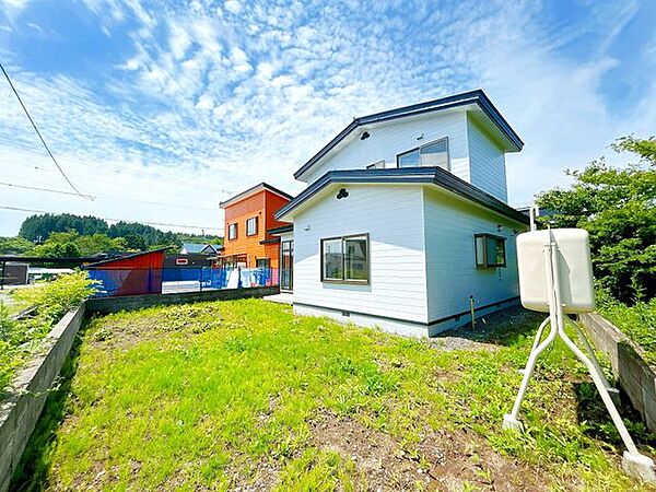 【リフォーム済】南側の庭です。住宅周りの植栽をカットしてすっきりさせました。