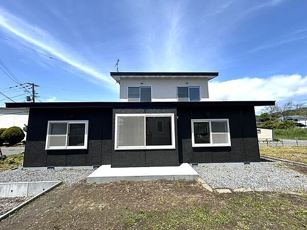 【リフォーム済】外壁屋根塗装済みです。雑然とした庭も整地しました。