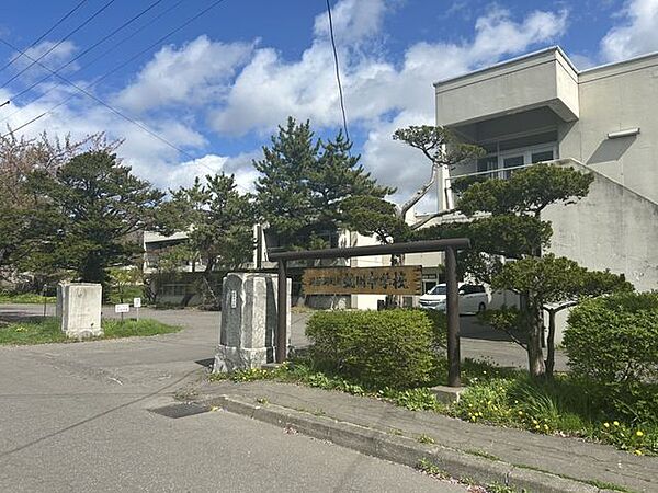 洞爺湖町立虻田中学校まで1000ｍ