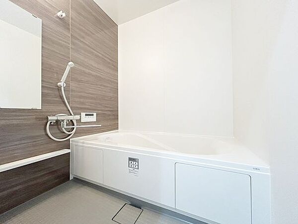 【リフォーム済】1坪のユニットバスを設置いたしましたので足を伸ばし1日の疲れを癒せます。更に追い焚き機能付きのボイラーに交換致しましたのでいつもポカポカで入浴できます。