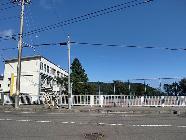 東明中学校まで約1000ｍ