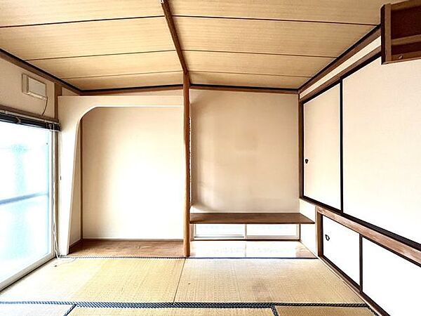 【リフォーム中】1階道路側6帖和室です。和室は洋室に変更し押し入れはクローゼットに交換いたします。