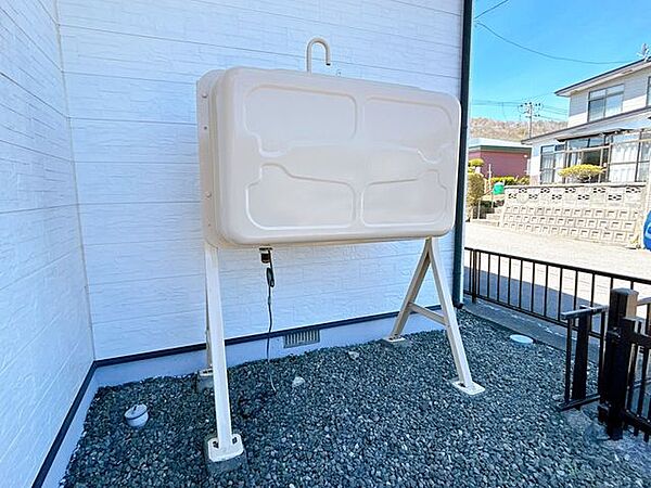 【リフォーム中】灯油タンクが設置されています。配管に問題がないか油圧検査をしてお引渡し致します。又、塗装もいたします。