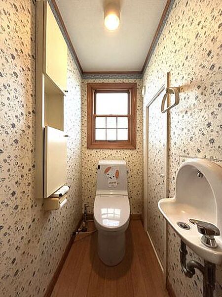 1階のトイレになります。