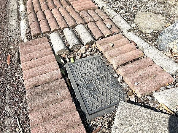 敷地には散水栓がございます、お車の洗車などに便利ですね。