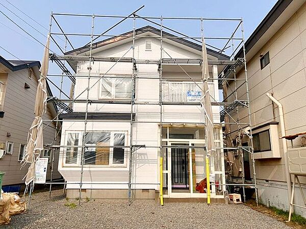 【リフォーム中】外壁塗装を行いました。屋根はこれから塗装処理致します。リフォームで一番高額な部分になりますが、カチタスで塗装しますので安心して新生活を始められます。