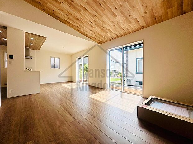 開放感と採光にこだわった21.5畳のLDK