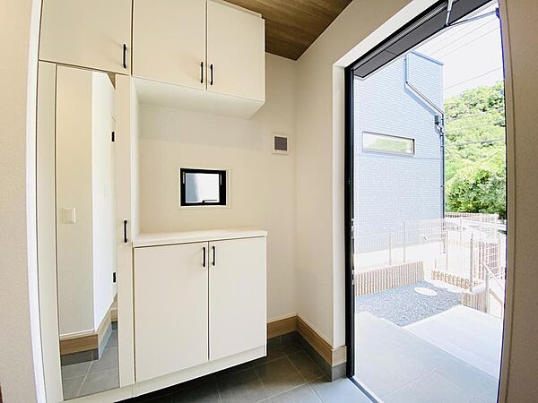 玄関を拡大表示
