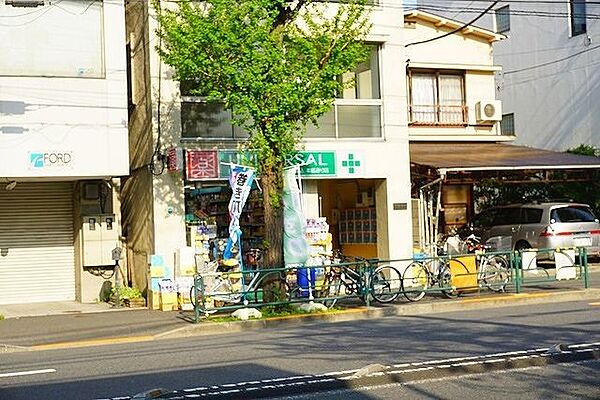ユニバーサルドラッグ動坂店 徒歩6分。 470m
